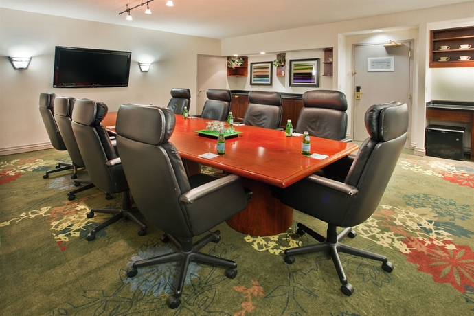 Imagen de los interiores del Hotel Holiday Inn and Suites Ottawa Kanata, An Ihg. Foto 10
