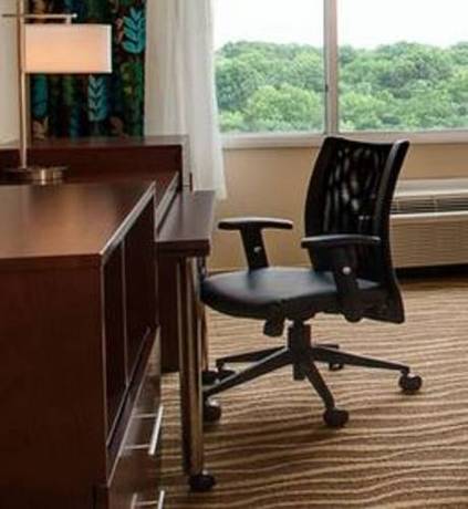 Imagen de la habitación del Hotel Holiday Inn and Suites Overland Park West, An Ihg. Foto 7