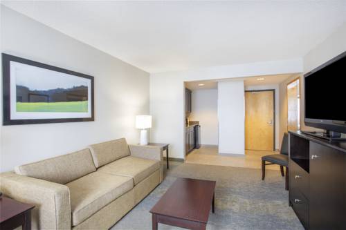Imagen de la habitación del Hotel Holiday Inn and Suites Parsippany Fairfield, An Ihg. Foto 2