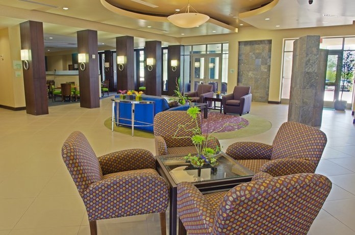 Imagen de los interiores del Hotel Holiday Inn and Suites Phoenix Airport, An Ihg. Foto 4