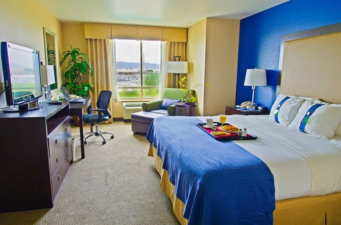 Imagen de la habitación del Hotel Holiday Inn and Suites Phoenix Airport, An Ihg. Foto 2