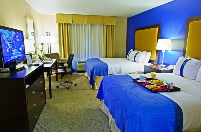 Imagen de la habitación del Hotel Holiday Inn and Suites Phoenix Airport, An Ihg. Foto 3