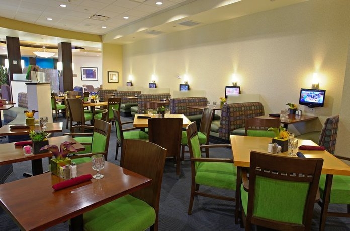 Imagen de los interiores del Hotel Holiday Inn and Suites Phoenix Airport, An Ihg. Foto 5