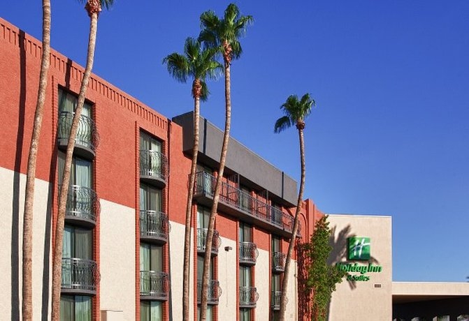 Imagen de los exteriores del Hotel Holiday Inn and Suites Phoenix Airport North, An Ihg. Foto 3