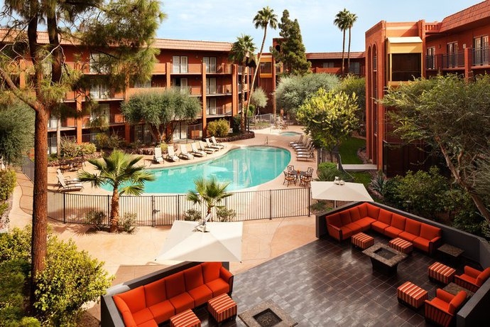 Imagen de la piscina del Hotel Holiday Inn and Suites Phoenix Airport North, An Ihg. Foto 6