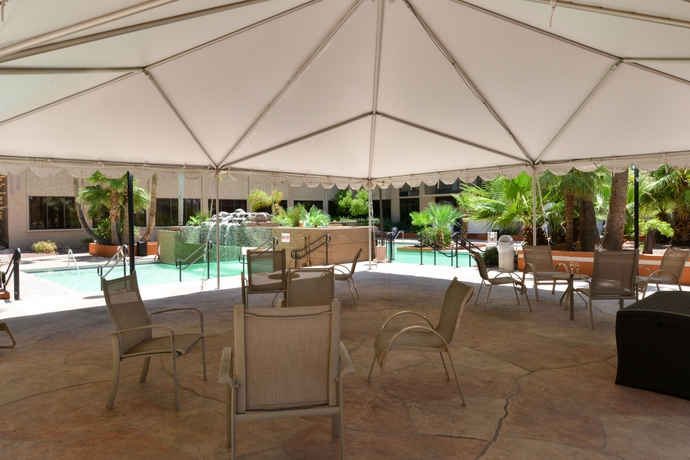 Imagen de la piscina del Hotel Holiday Inn and Suites Phoenix-mesa/chandler, An Ihg. Foto 16