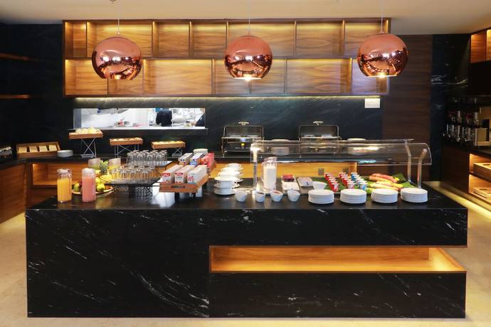 Imagen del bar/restaurante del Hotel Holiday Inn and Suites Puerto Vallarta Marina and Golf, An Ihg. Foto 3