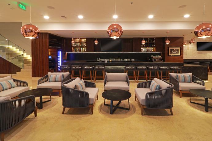 Imagen del bar/restaurante del Hotel Holiday Inn and Suites Puerto Vallarta Marina and Golf, An Ihg. Foto 5