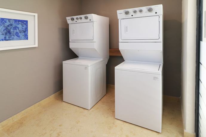 Imagen de los interiores del Hotel Holiday Inn and Suites Puerto Vallarta Marina and Golf, An Ihg. Foto 18