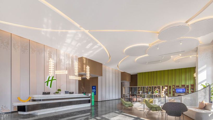Imagen de los interiores del Hotel Holiday Inn and Suites Qingdao Jinshui, an IHG. Foto 17