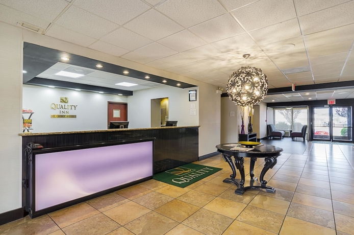 Imagen de los interiores del Hotel Holiday Inn and Suites Richmond West End, An Ihg. Foto 15