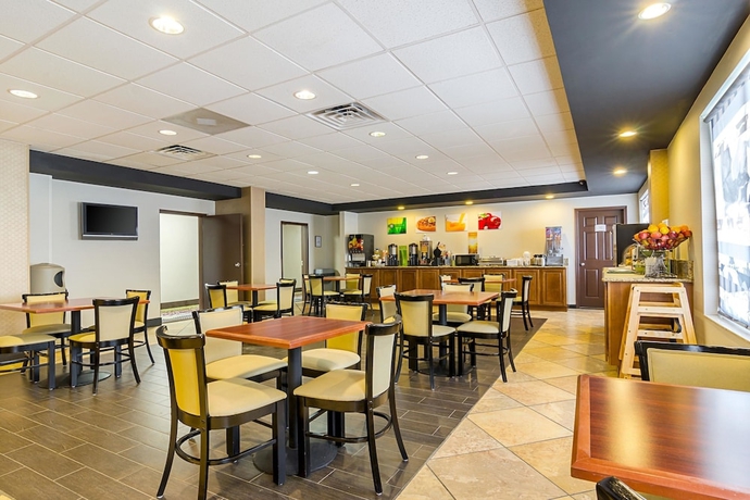 Imagen del bar/restaurante del Hotel Holiday Inn and Suites Richmond West End, An Ihg. Foto 3