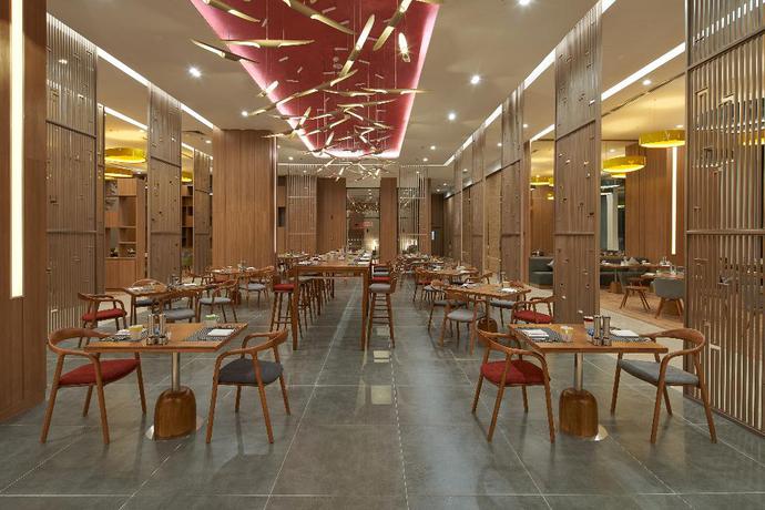 Imagen del bar/restaurante del Hotel Holiday Inn and Suites Saigon Airport, Tan Binh . Foto 6