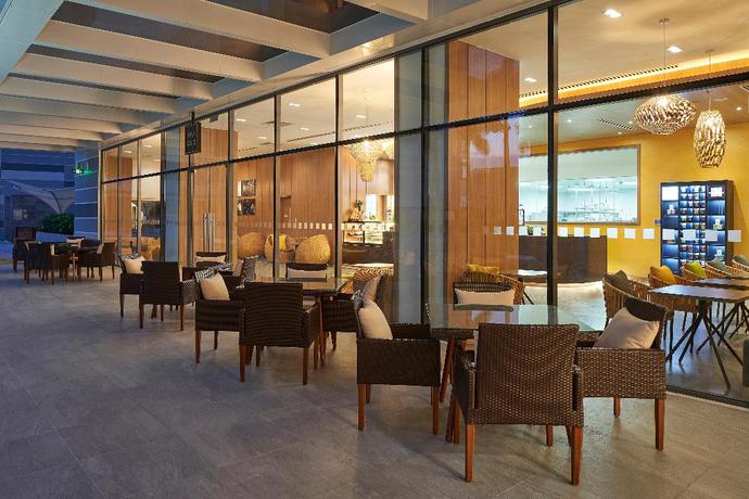 Imagen del bar/restaurante del Hotel Holiday Inn and Suites Saigon Airport, Tan Binh . Foto 11