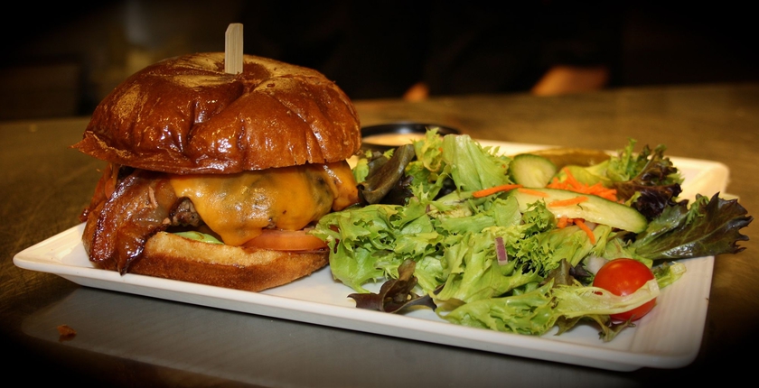 Imagen del bar/restaurante del Hotel Holiday Inn and Suites Saskatoon Downtown, An Ihg. Foto 4