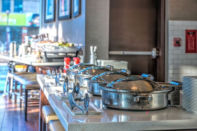 Imagen del bar/restaurante del Hotel Holiday Inn and Suites Saskatoon Downtown, An Ihg. Foto 6