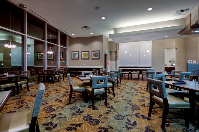 Imagen del bar/restaurante del Hotel Holiday Inn and Suites Saskatoon Downtown, An Ihg. Foto 8