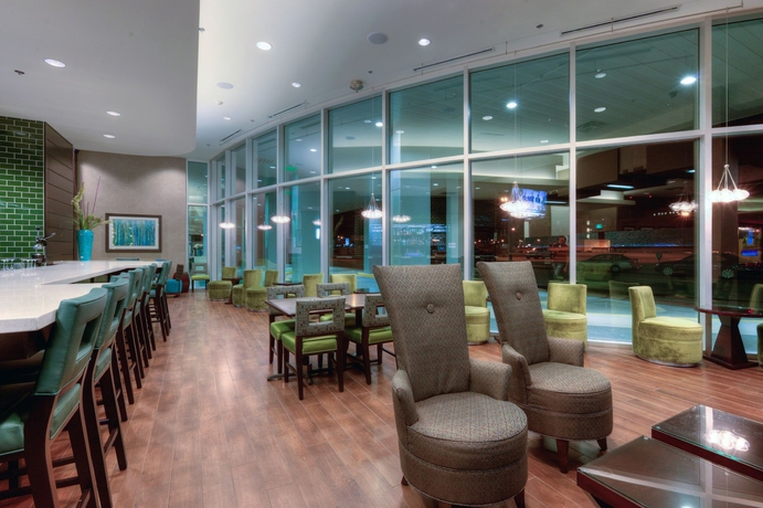 Imagen del bar/restaurante del Hotel Holiday Inn and Suites Saskatoon Downtown, An Ihg. Foto 9