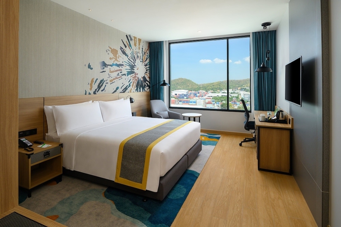 Imagen de la habitación del Hotel Holiday Inn and Suites Siracha Laemchabang, An Ihg. Foto 7