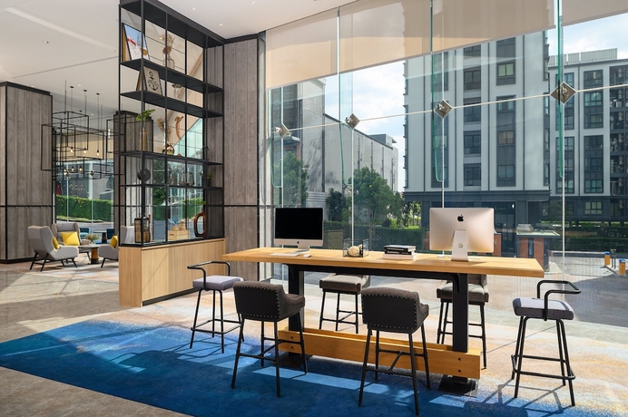 Imagen de los interiores del Hotel Holiday Inn and Suites Siracha Laemchabang, An Ihg. Foto 17