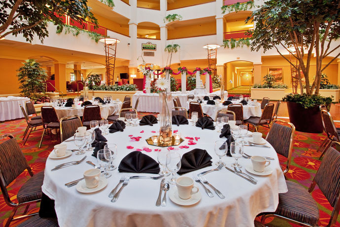 Imagen de los interiores del Hotel Holiday Inn and Suites Springfield - I-44, An Ihg. Foto 12