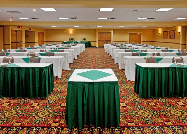 Imagen de los interiores del Hotel Holiday Inn and Suites Springfield - I-44, An Ihg. Foto 15
