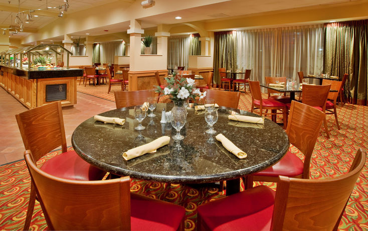 Imagen del bar/restaurante del Hotel Holiday Inn and Suites Springfield - I-44, An Ihg. Foto 3