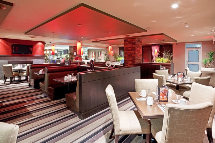 Imagen del bar/restaurante del Hotel Holiday Inn and Suites Surrey East Cloverdale, An Ihg. Foto 2