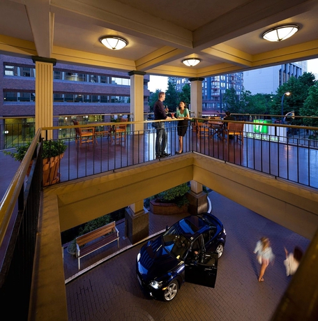 Imagen de los exteriores del Hotel Holiday Inn and Suites Vancouver Downtown, An Ihg. Foto 9