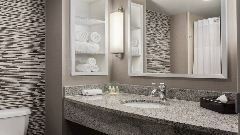 Imagen de la habitación del Hotel Holiday Inn and Suites Williamsburg-historic Gateway, An Ihg. Foto 9