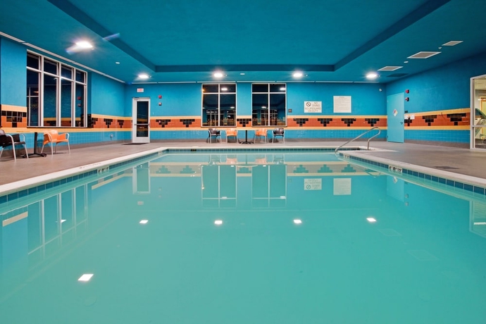 Imagen de la piscina del Hotel Holiday Inn and Suites Williamsburg-historic Gateway, An Ihg. Foto 19