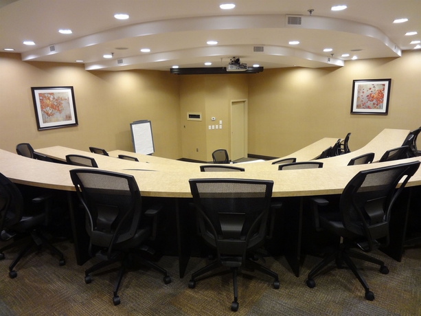 Imagen de los interiores del Hotel Holiday Inn and Suites Windsor Ambassador Bridge, An Ihg. Foto 3