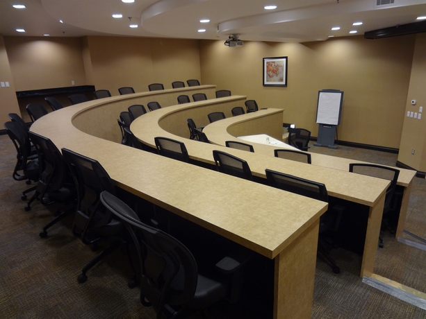 Imagen de los interiores del Hotel Holiday Inn and Suites Windsor Ambassador Bridge, An Ihg. Foto 9