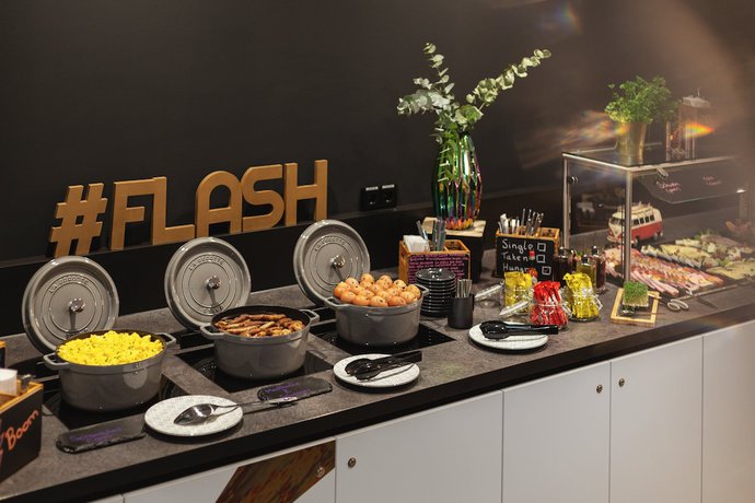 Imagen del bar/restaurante del Hotel Holiday Inn - the niu, Flash Berlin Charlottenburg by IHG. Foto 4