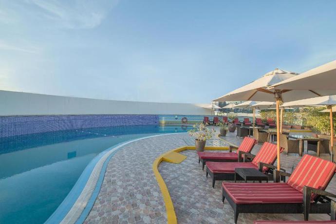 Imagen de la piscina del Hotel Holiday International Bur Juman By Sunday. Foto 12