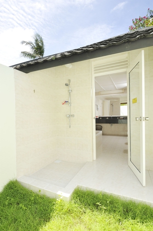 Imagen de los exteriores del Hotel Holiday Island Resort & Spa. Foto 8