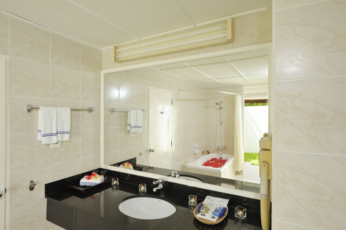 Imagen de la habitación del Hotel Holiday Island Resort & Spa. Foto 5