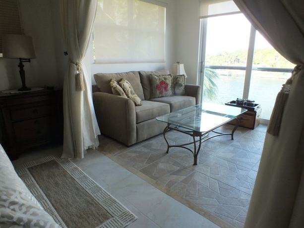 Imagen de la habitación del Hotel Holiday Isle Yacht Club. Foto 3