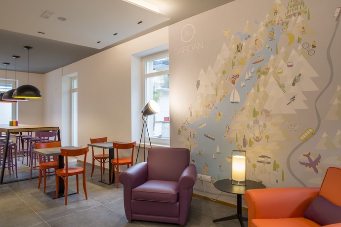 Imagen de los interiores del Hotel Holiday Iv Gardan. Foto 17