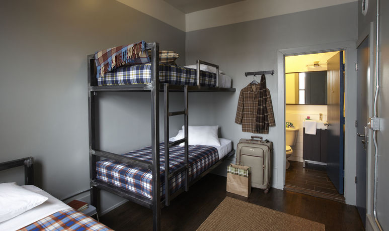 Imagen de los interiores del Hotel Holiday Jones. Foto 14