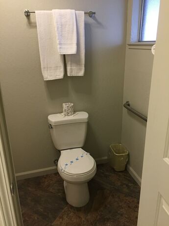 Imagen general del Hotel Holiday Lodge, Grass Valley. Foto 2