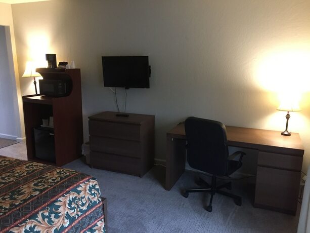 Imagen general del Hotel Holiday Lodge, Grass Valley. Foto 7