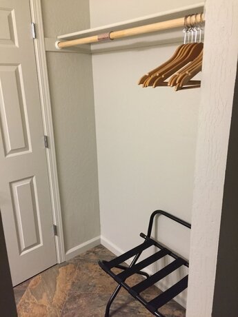 Imagen general del Hotel Holiday Lodge, Grass Valley. Foto 9