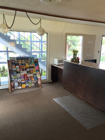 Imagen de los interiores del Hotel Holiday Lodge, Los Ángeles. Foto 16