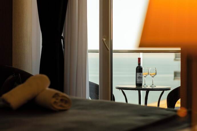Imagen de la habitación del Hotel Holiday Lux Sea Towers Batumi. Foto 13