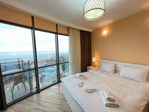 Imagen de la habitación del Hotel Holiday Lux Sea Towers Batumi. Foto 15