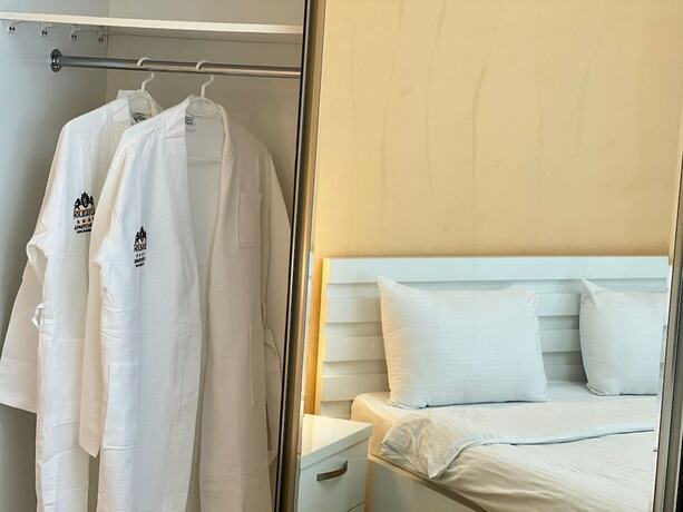 Imagen general del Hotel Holiday Lux Sea Towers Batumi. Foto 12