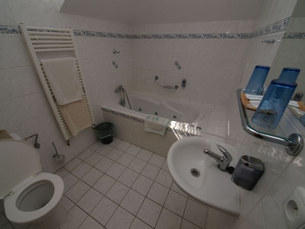 Imagen del bar/restaurante del Hotel Holiday Macocha. Foto 2