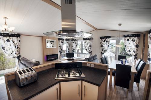 Imagen de la habitación del Hotel Holiday Marina Resort. Foto 4