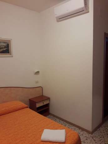 Imagen de la habitación del Hotel Holiday, Misano Adriatico. Foto 19
